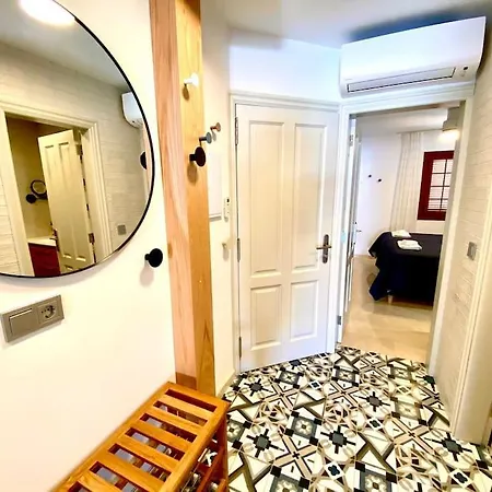 Stylish & Modern 1 Bedroom On Frontline Of Playa Del Duque Apartment