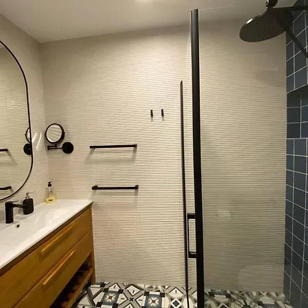 Stylish & Modern 1 Bedroom On Frontline Of Playa Del Duque Apartment