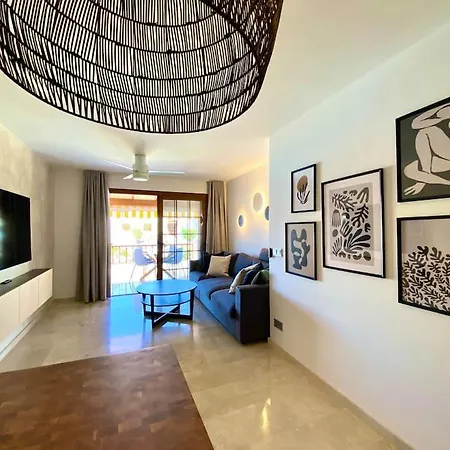 Stylish & Modern 1 Bedroom On Frontline Of Playa Del Duque *