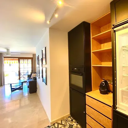 Stylish & Modern 1 Bedroom On Frontline Of Playa Del Duque * Costa Adeje (Tenerife)