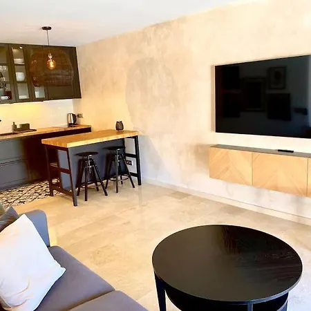 Stylish & Modern 1 Bedroom On Frontline Of Playa Del Duque * Costa Adeje (Tenerife)