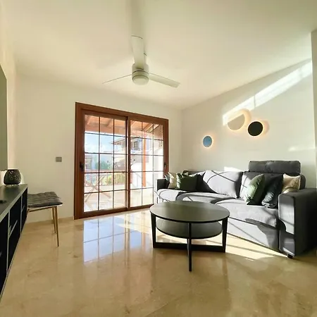 Stylish & Modern 1 Bedroom On Frontline Of Playa Del Duque * Costa Adeje (Tenerife)