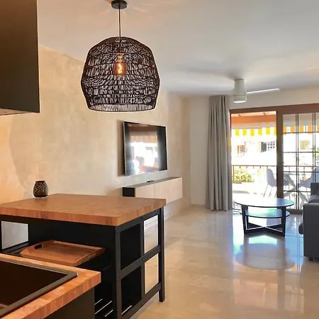 Apartment Stylish & Modern 1 Bedroom On Frontline Of Playa Del Duque *