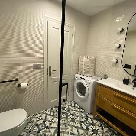 Stylish & Modern 1 Bedroom On Frontline Of Playa Del Duque